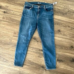 NWT Old Navy Rockstar Skinny Jeans